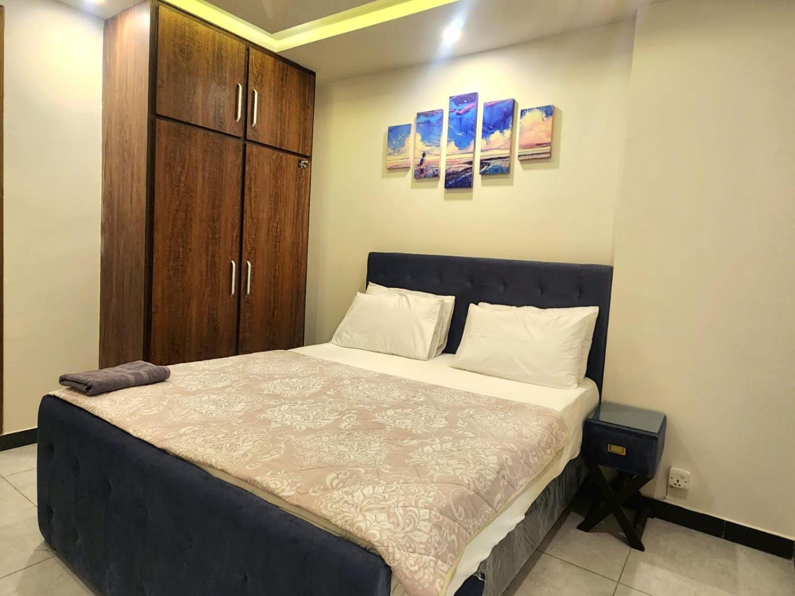 Luxurious Landing Apartments & Suites Bahria Town Rawalpindi Phòng bức ảnh